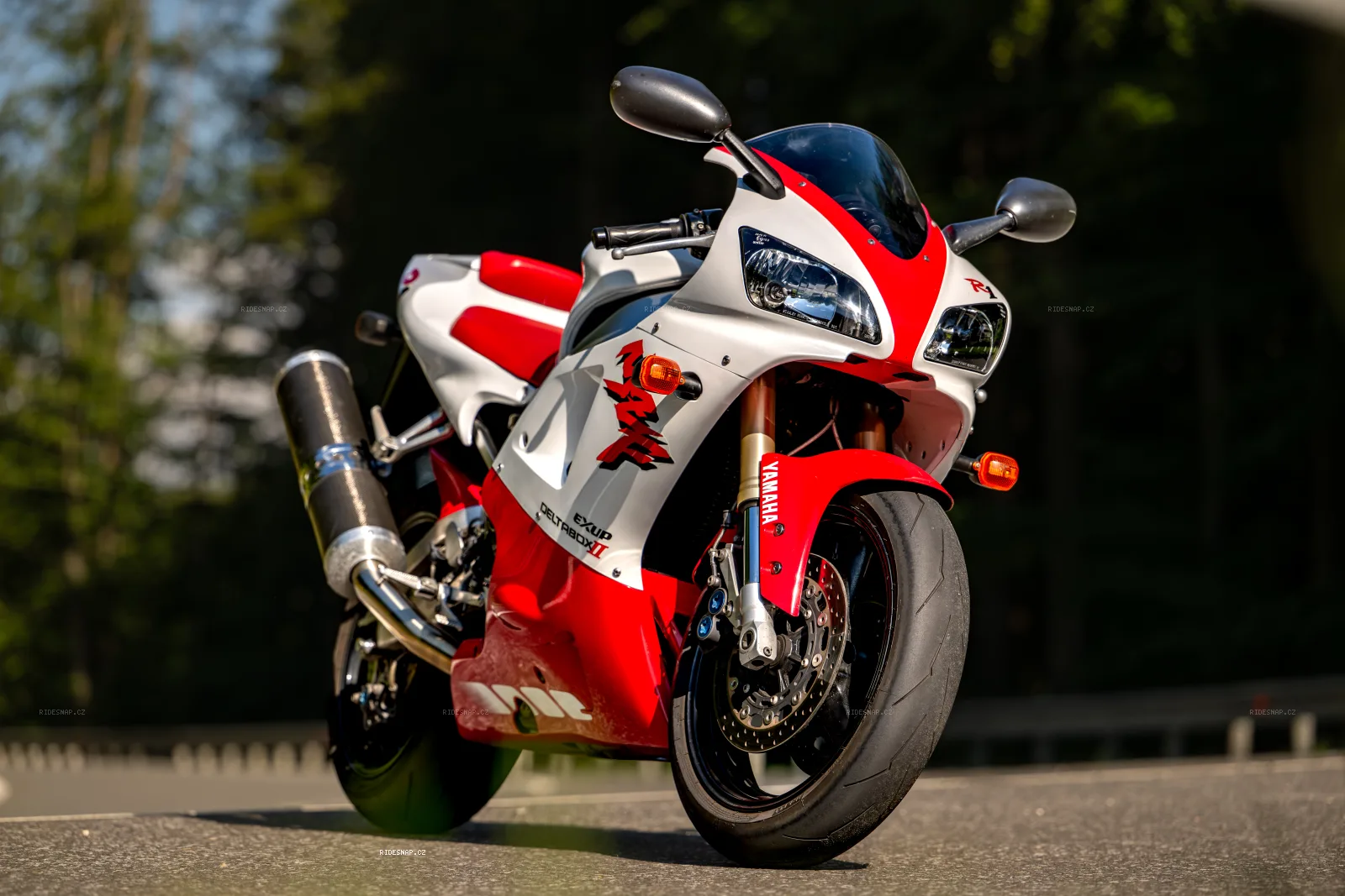 Moto foto 600